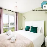 Large 3Bed-Parking & Garden-By Fabaccommodation